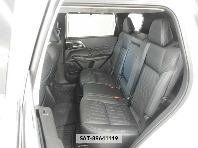 Mitsubishi OUTLANDER PHEV 2025-04 7810806-17