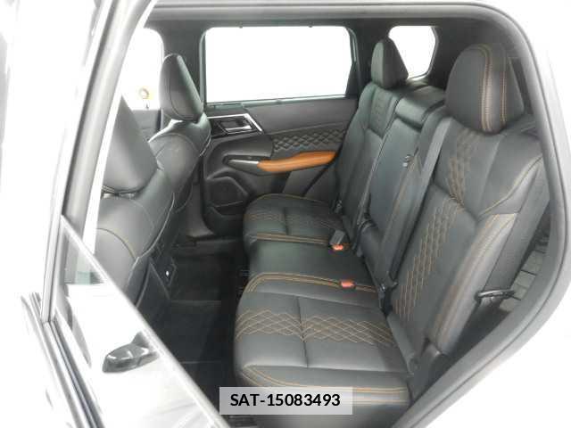 Mitsubishi OUTLANDER PHEV 2023-01 7810876-17