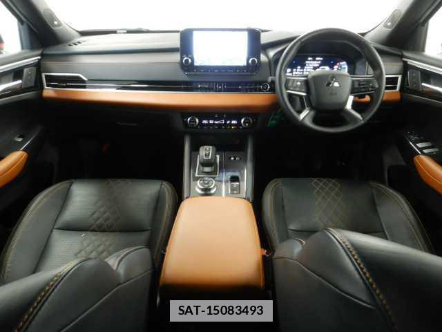 Mitsubishi OUTLANDER PHEV 2023-01 7810876-2