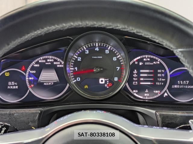 Porsche PANAMERA 2017-08 7795297-11