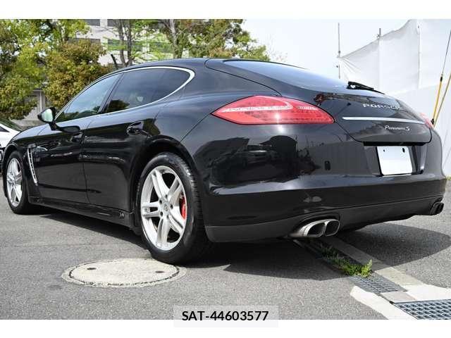 Porsche PANAMERA 2011-05 7796615-3