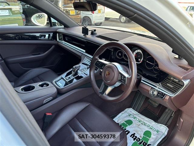 Porsche PANAMERA 2018-05 7797810-10