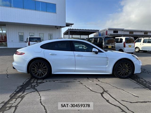 Porsche PANAMERA 2018-05 7797810-8
