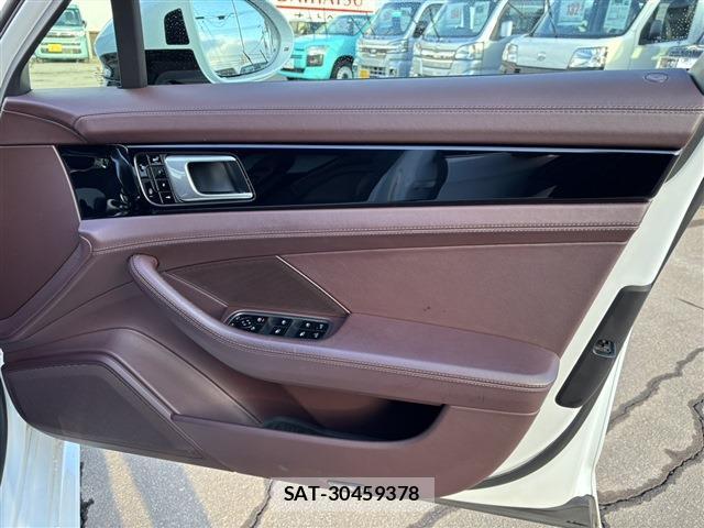Porsche PANAMERA 2018-05 7797810-9