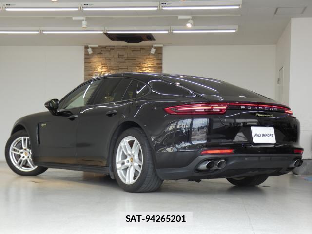 Porsche PANAMERA 2018-12 7800563-1