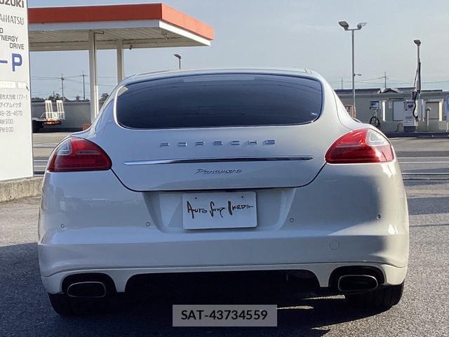 Porsche PANAMERA 2011-10 7804330-17