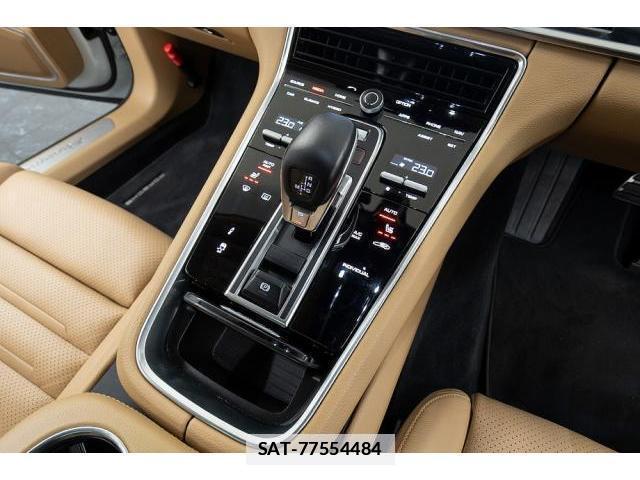 Porsche PANAMERA 2018-06 7807060-19