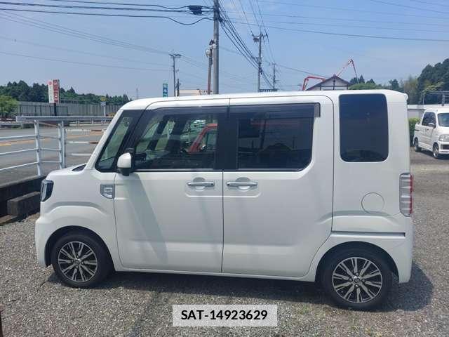 Toyota Pixis Mega 2019-01 7797343-1