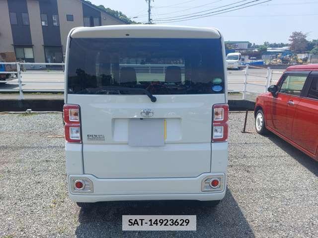 Toyota Pixis Mega 2019-01 7797343-3