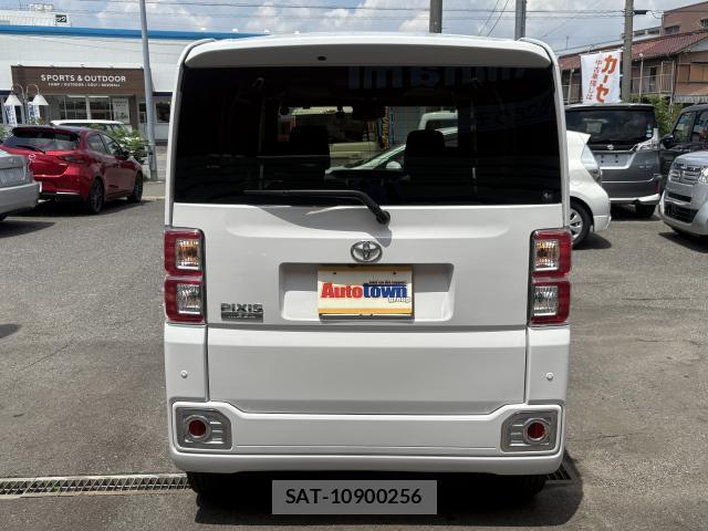 Toyota Pixis Mega 2022-08 7802644-11