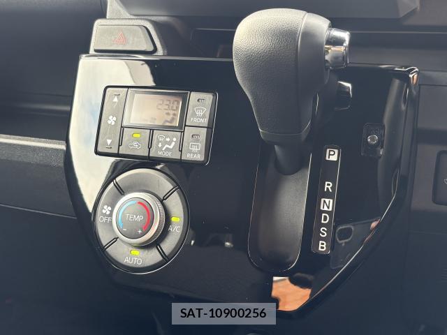 Toyota Pixis Mega 2022-08 7802644-12
