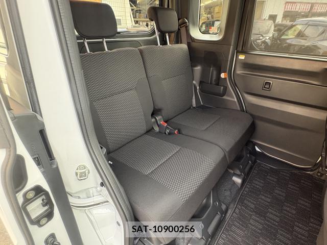 Toyota Pixis Mega 2022-08 7802644-14