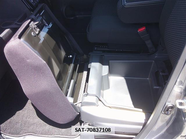 Toyota Pixis Mega 2021-03 7802940-18