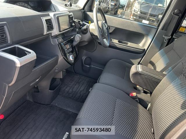Toyota Pixis Mega 2017-04 7803539-10