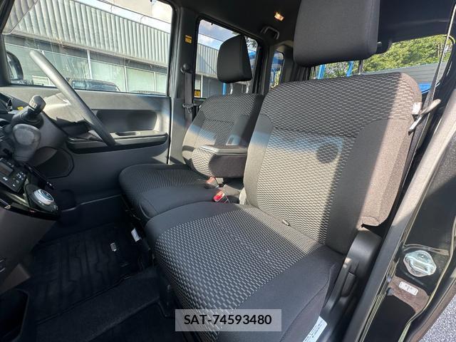 Toyota Pixis Mega 2017-04 7803539-11