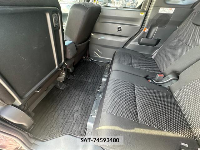 Toyota Pixis Mega 2017-04 7803539-12