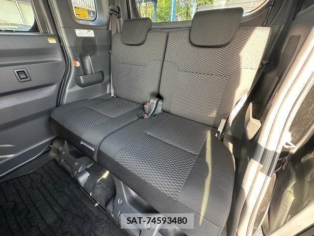 Toyota Pixis Mega 2017-04 7803539-13