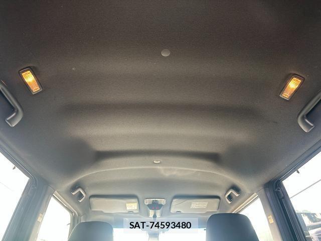 Toyota Pixis Mega 2017-04 7803539-15