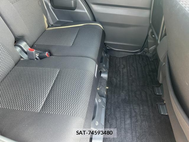 Toyota Pixis Mega 2017-04 7803539-16