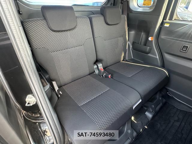 Toyota Pixis Mega 2017-04 7803539-17