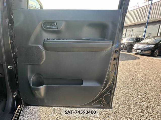 Toyota Pixis Mega 2017-04 7803539-18