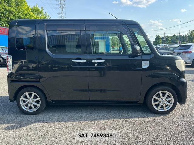 Toyota Pixis Mega 2017-04 7803539-3
