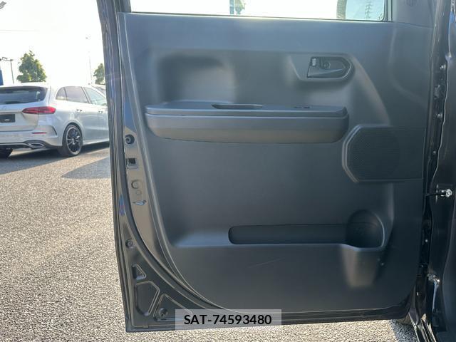 Toyota Pixis Mega 2017-04 7803539-9