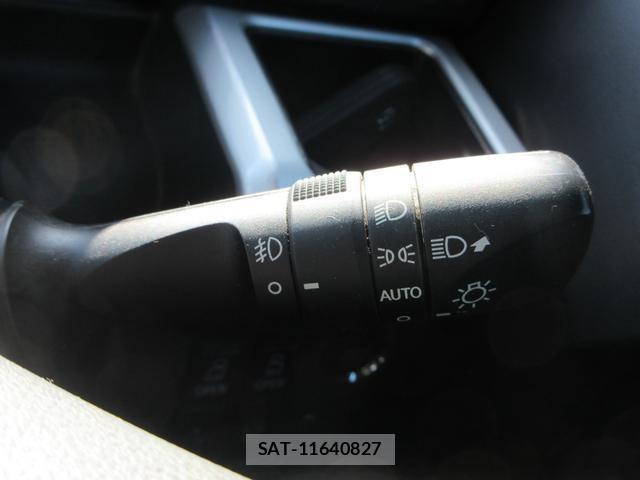 Toyota Pixis Mega 2017-11 7806455-11