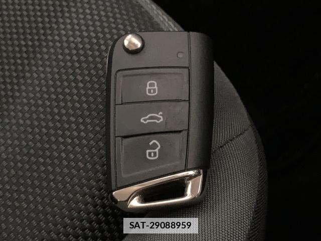 VolksWagen POLO 2019-08 7804780-15