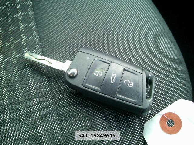 VolksWagen POLO 2015-03 7806706-15