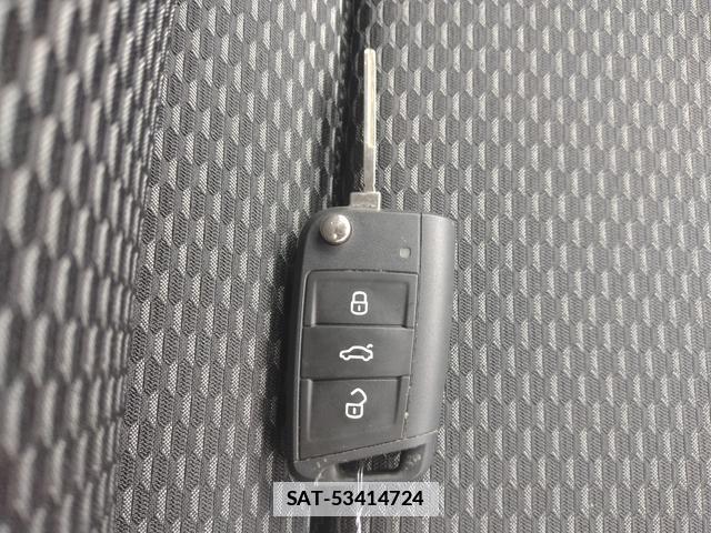 VolksWagen POLO 2018-12 7806723-11