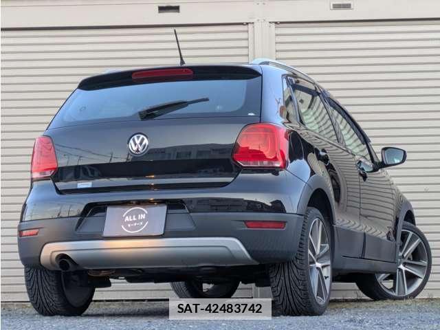 VolksWagen POLO 2013-08 7810047-1