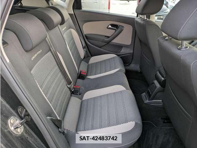 VolksWagen POLO 2013-08 7810047-11