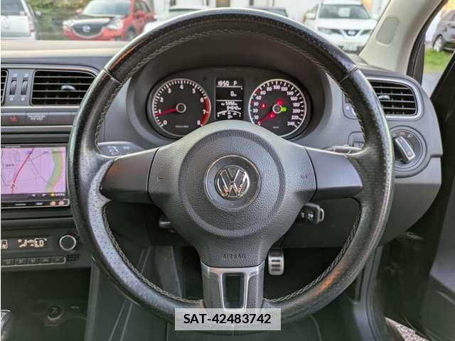 VolksWagen POLO 2013-08 7810047-16