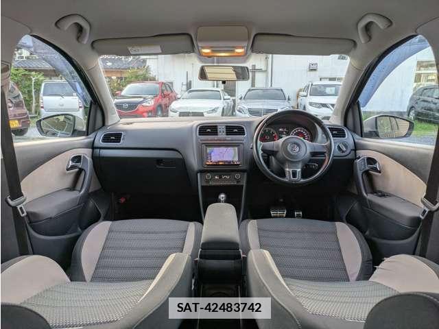 VolksWagen POLO 2013-08 7810047-2