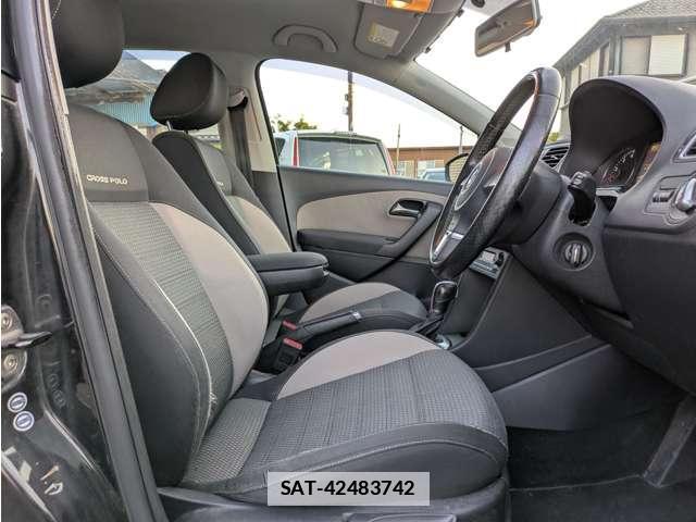 VolksWagen POLO 2013-08 7810047-7