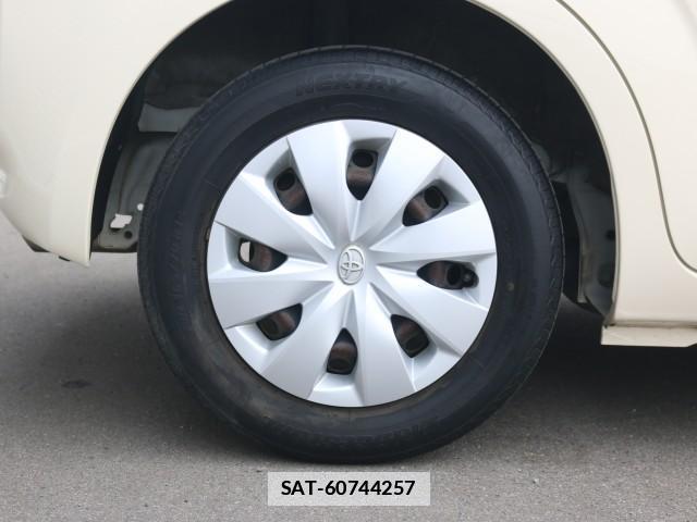 Toyota PORTE 2013-09 7796256-19