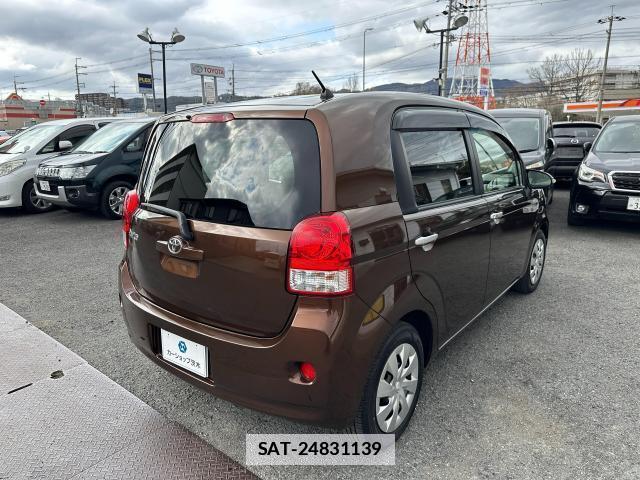 Toyota PORTE 2013-12 7801662-17