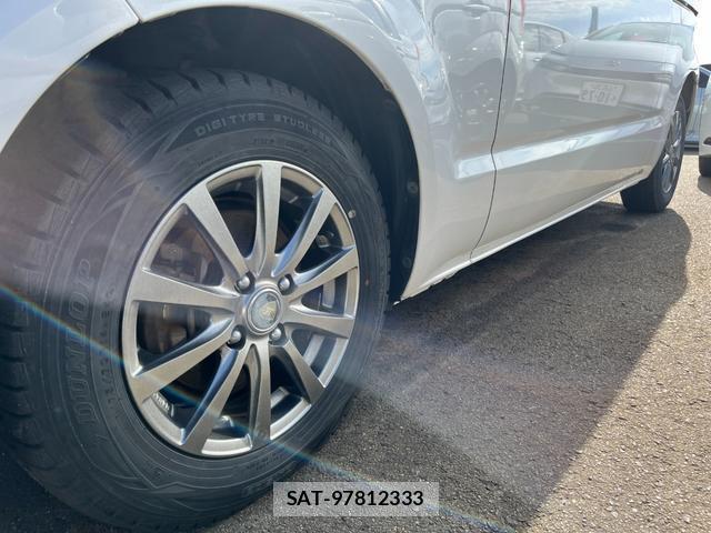Toyota PORTE 2012-02 7801858-4