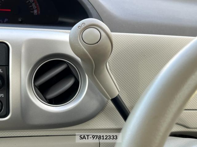 Toyota PORTE 2012-02 7801858-7