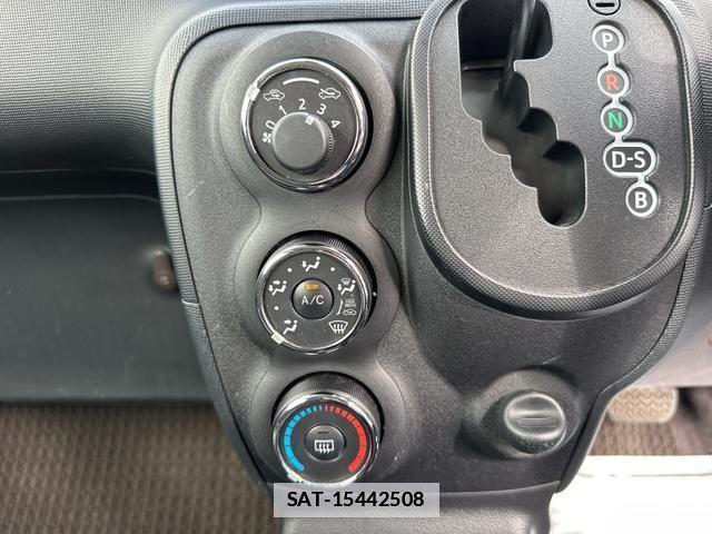 Toyota PORTE 2017-05 7802832-6
