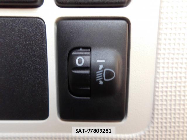 Toyota PORTE 2013-10 7804385-12
