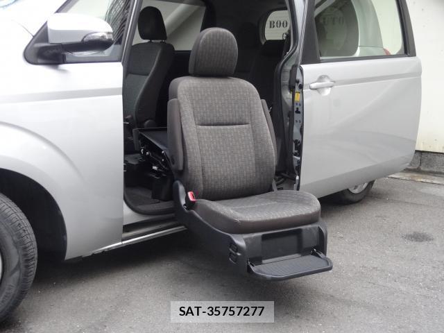 Toyota PORTE 2012-11 7805156-12