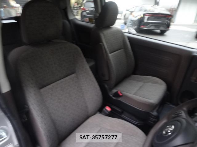 Toyota PORTE 2012-11 7805156-13