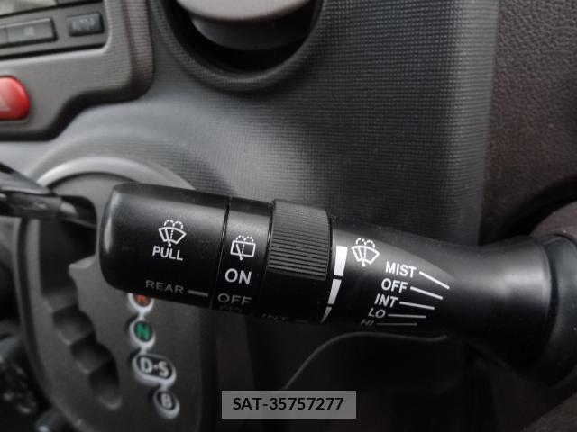 Toyota PORTE 2012-11 7805156-17