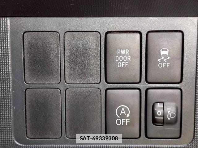 Toyota PORTE 2015-11 7809854-12