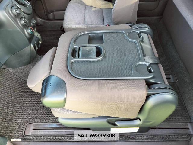 Toyota PORTE 2015-11 7809854-13