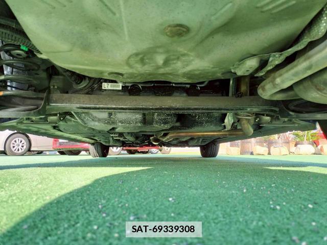 Toyota PORTE 2015-11 7809854-8