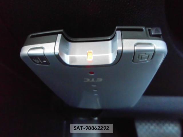 Mazda PREMACY 2013-05 7804381-6