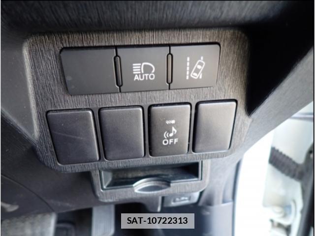 Toyota PRIUS ALPHA 2018-01 7793827-10
